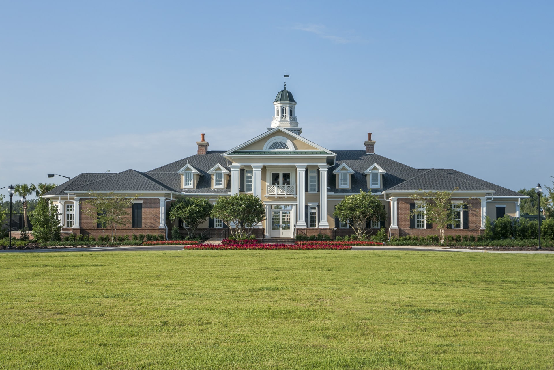 oakmont clubhouse exterior