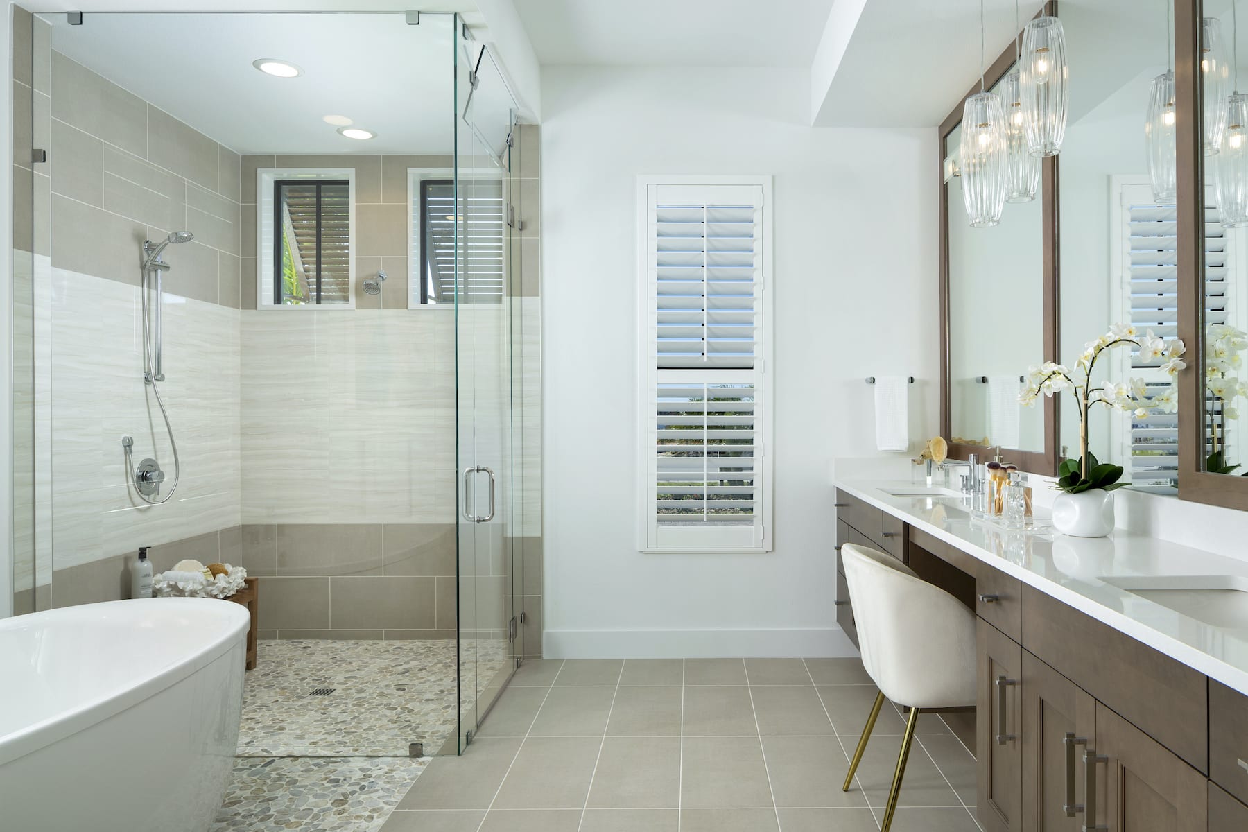 model home bath and walk in shower