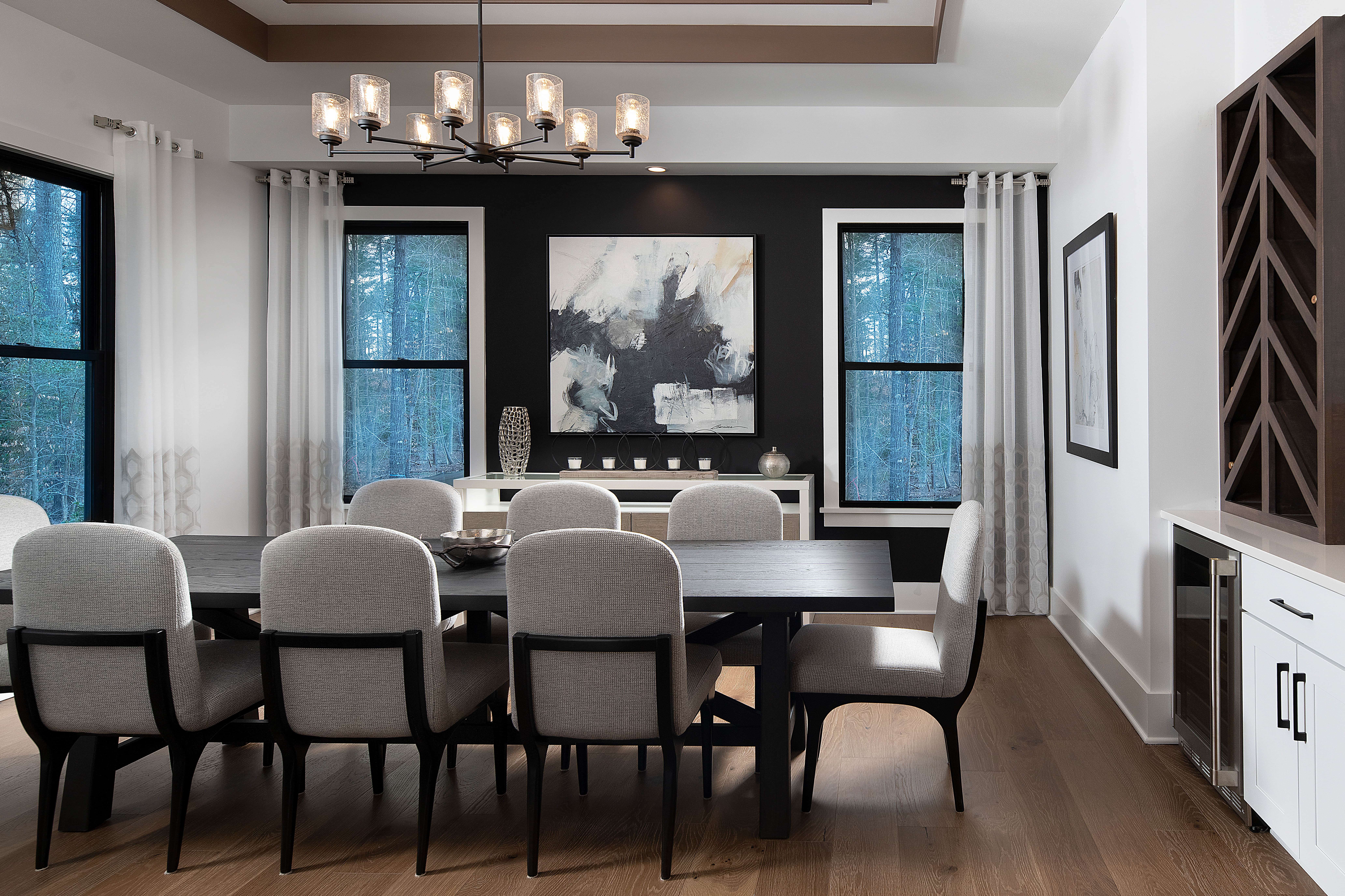 dinig room table with modern chandelier