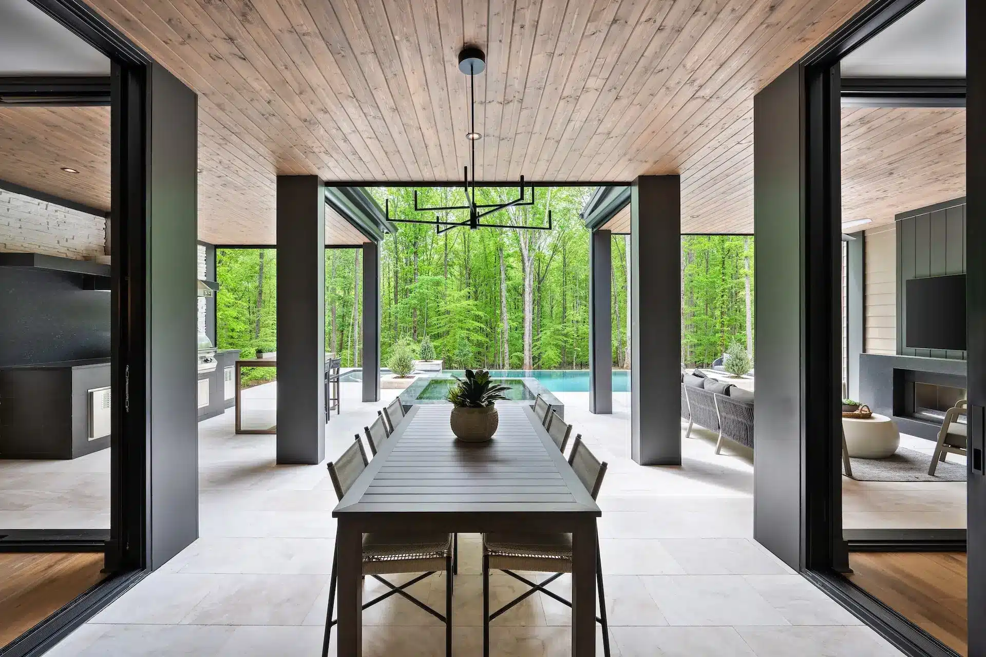 Equinox Model Home - Outdoor Dining